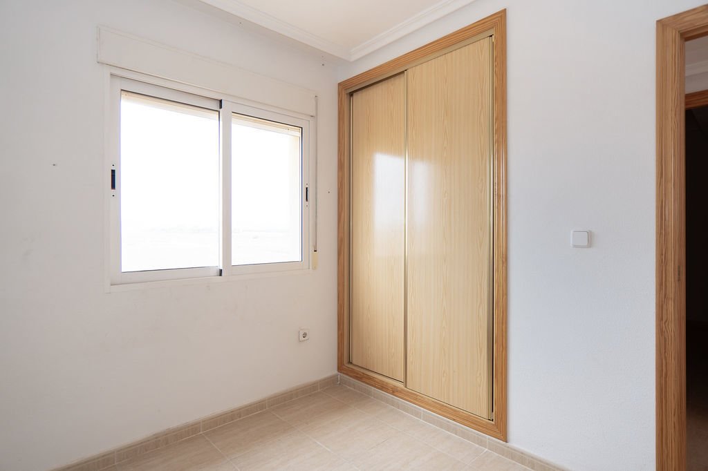 Flat with garage on Calle Nicomedes Gómez — image 12